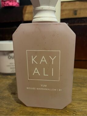 Kayali Yum Boujee Marshmallow Body Mist - Pink